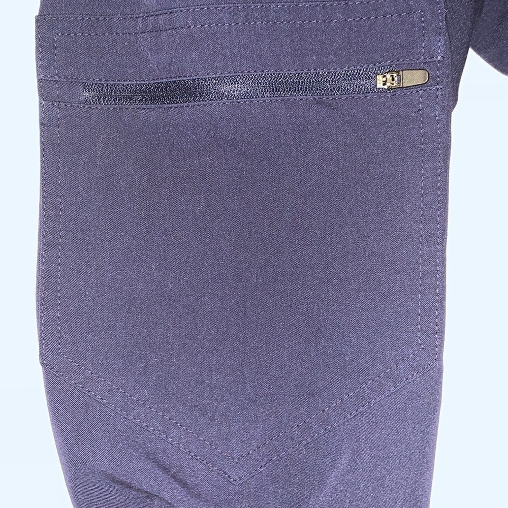 Gently Loved Zamora Technical Collection Joggers by FIGS **Broken Front Zipper** - Picture 4 of 12